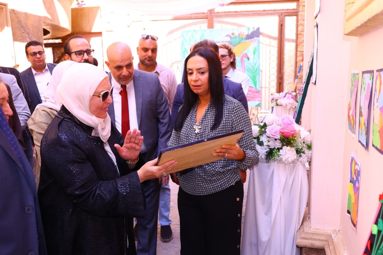 وزيرة التضامن تتفقد أكاديمية ألزهايمر ووحدة 